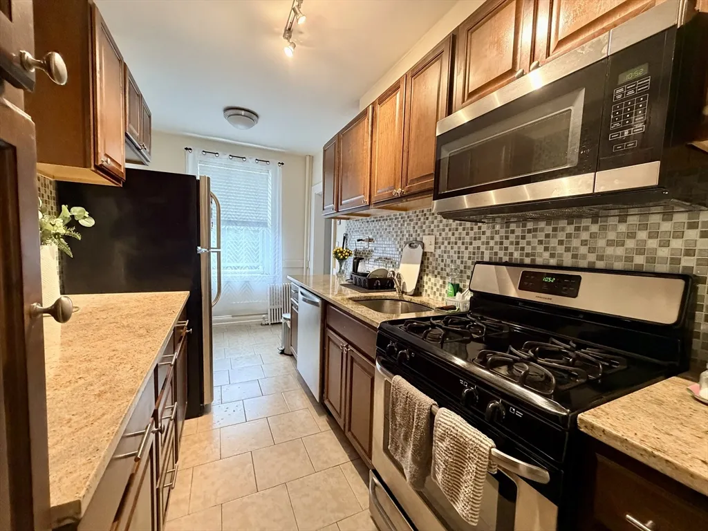 1 bed, 1 bath apartment for rent at 90 Kilsyth Unit 24, Brighton — photo 2 of 5