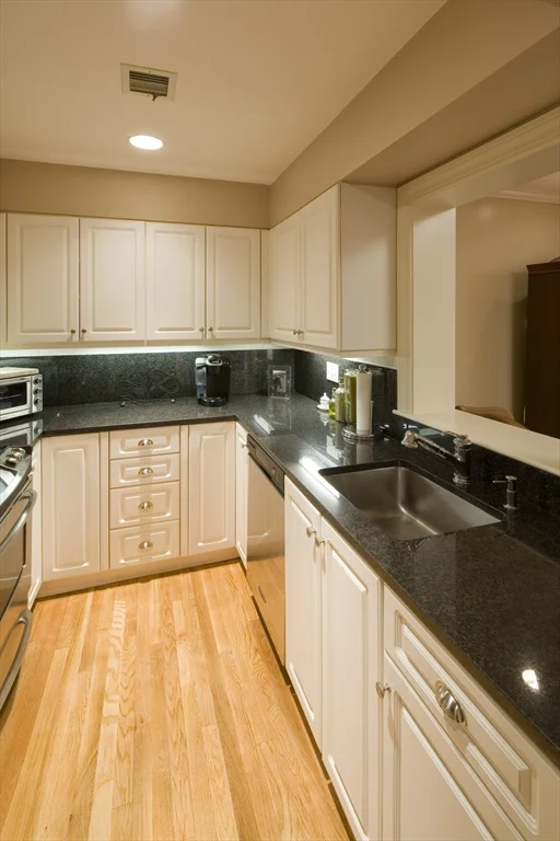 2 bed, 2 bath apartment for rent at 90 Marlborough Unit 1, Back Bay — photo 5 of 18