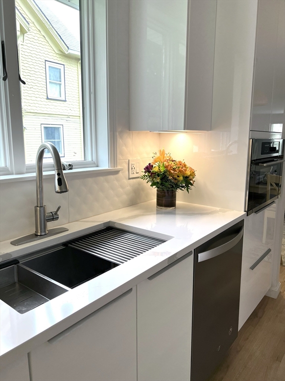 3 bed, 2 bath apartment for rent at 90 Monument Unit 90, Medford — photo 3 of 38