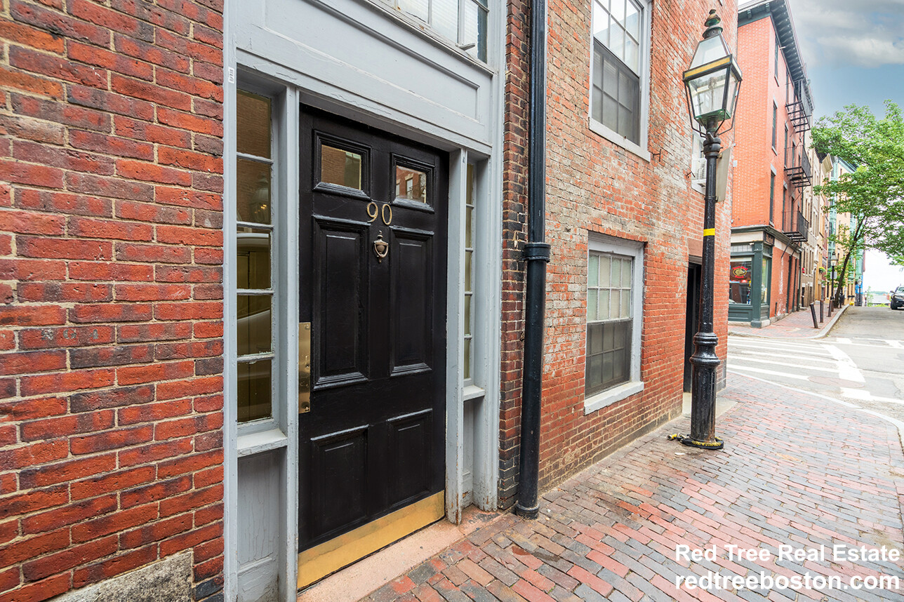 Studio bed, 1 bath apartment for rent at 90 Myrtle St Unit 2, Beacon Hill — photo 3 of 3