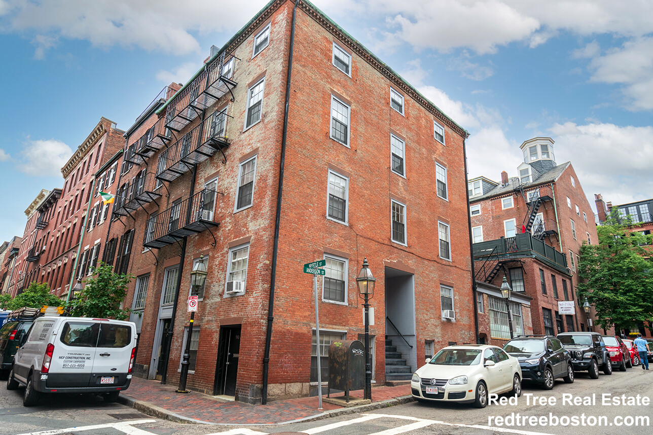 Studio bed, 1 bath apartment for rent at 90 Myrtle St Unit 2, Beacon Hill — photo 2 of 3