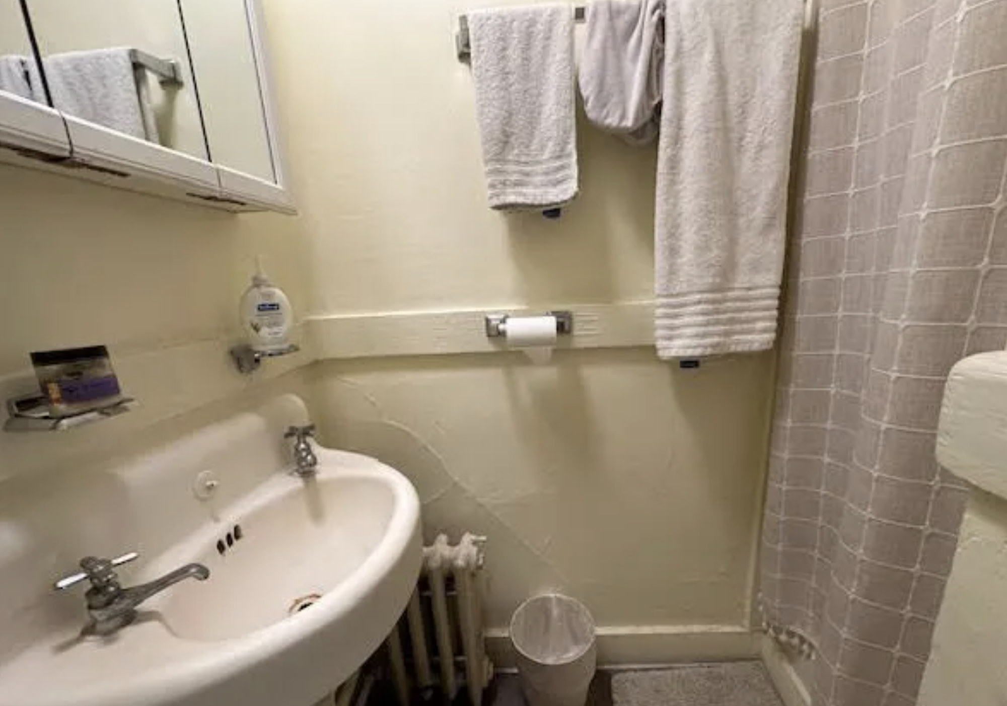 Studio bed, 1 bath apartment for rent at 90 Myrtle St Unit 3, Beacon Hill — photo 5 of 6