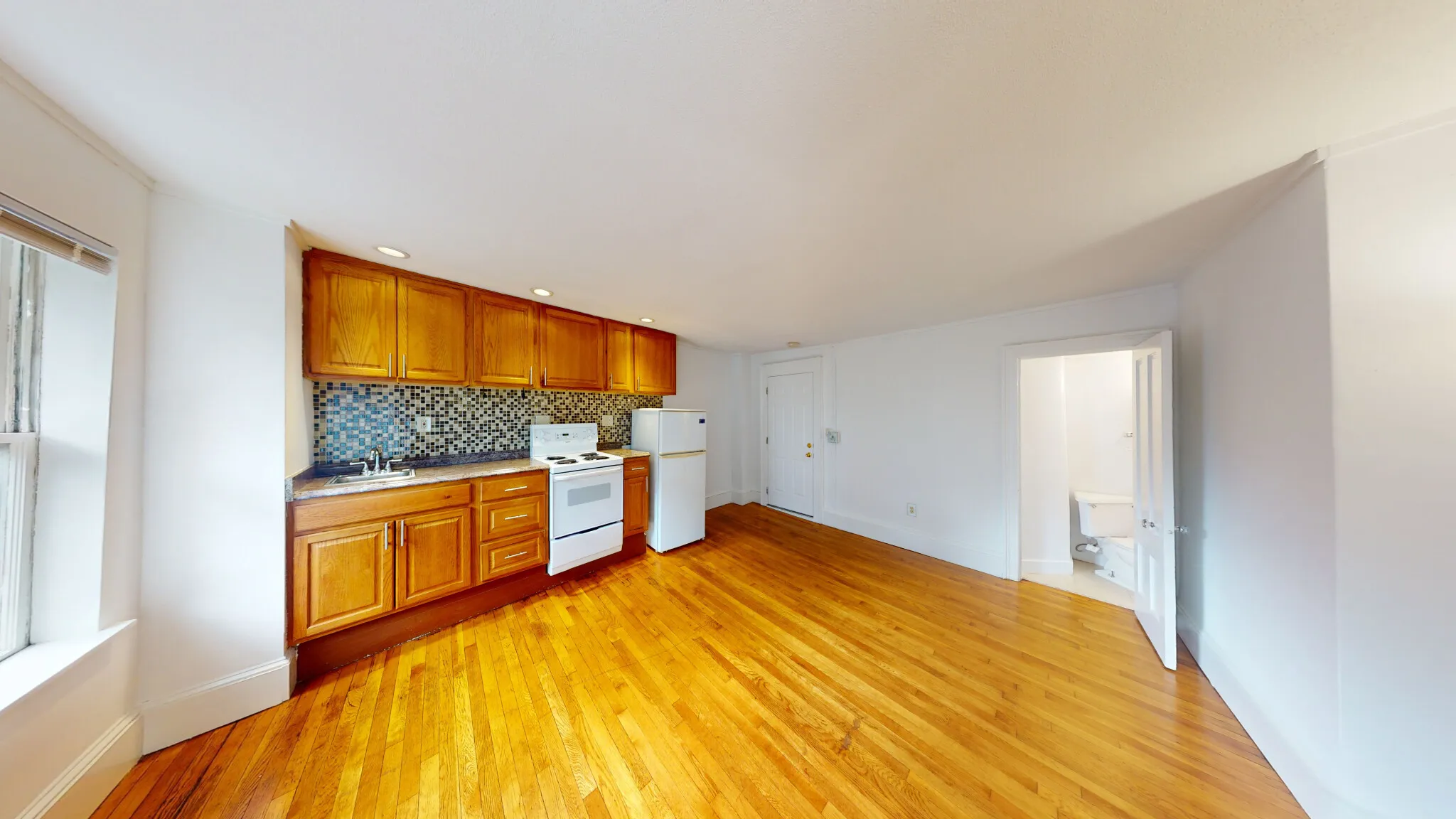 Studio bed, 1 bath apartment for rent at 90 Myrtle St Unit 5, Beacon Hill — photo 2 of 5