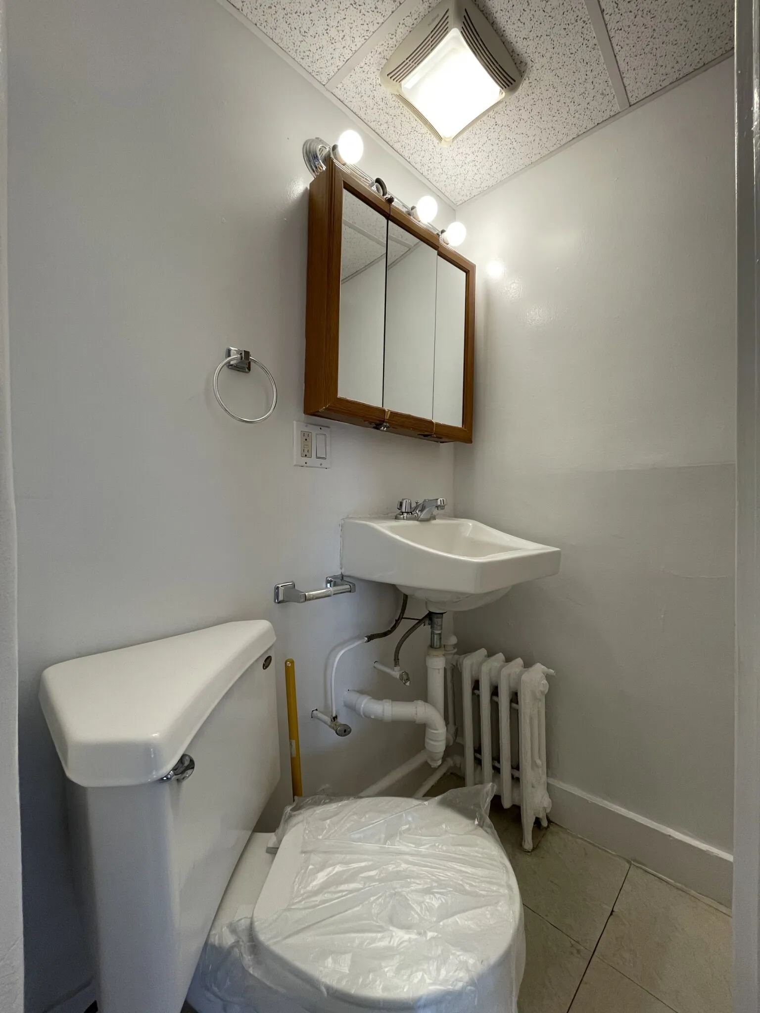 Studio bed, 1 bath apartment for rent at 90 Myrtle St Unit 5, Beacon Hill — photo 3 of 5