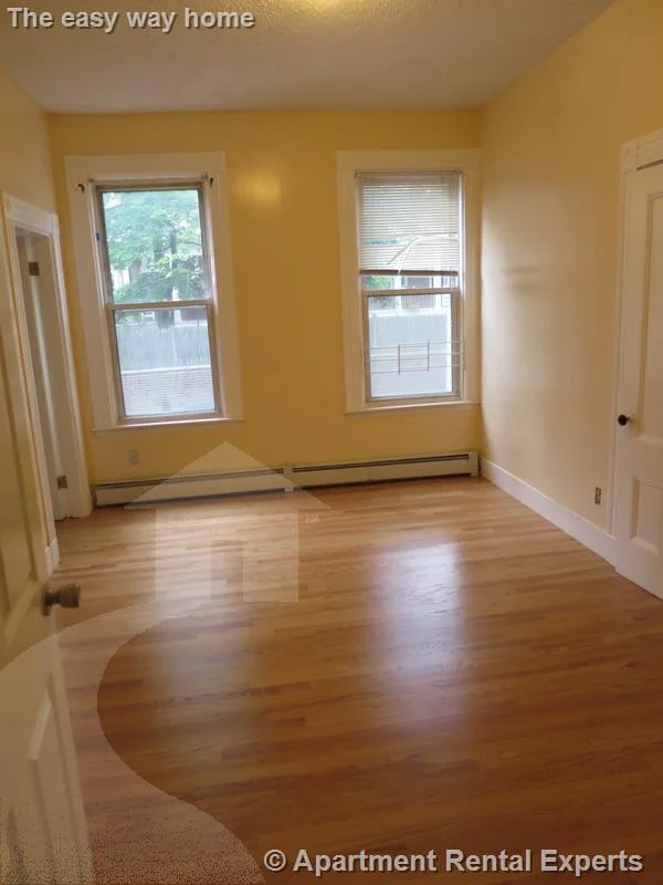 4 bed, 1 bath apartment for rent at 90 Norfolk St Unit 1, Central Square — photo 5 of 16