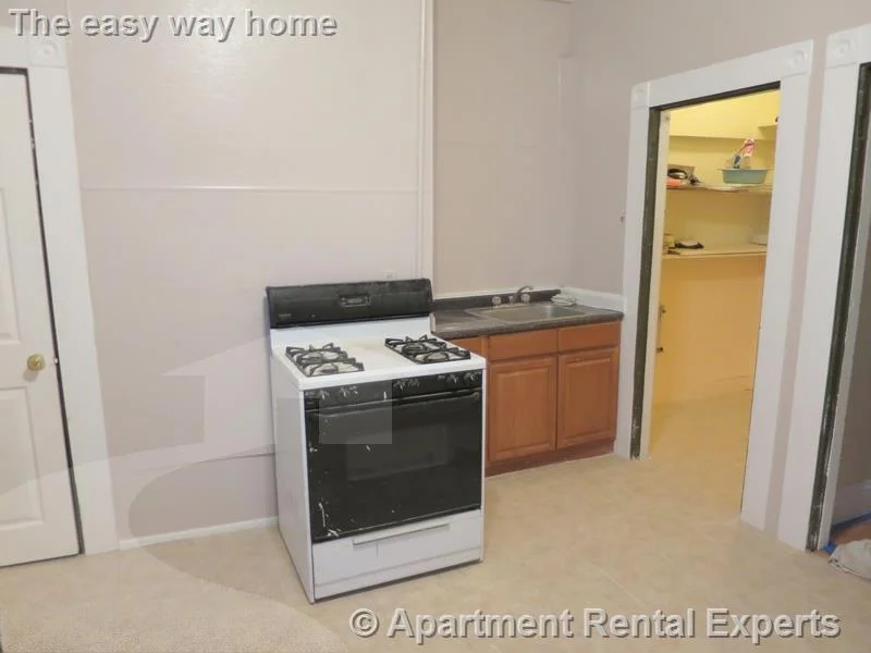 4 bed, 1 bath apartment for rent at 90 Norfolk St Unit 1, Central Square — photo 9 of 16
