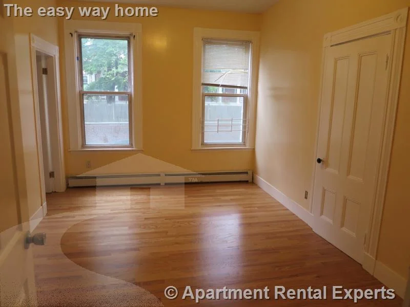 4 bed, 1 bath apartment for rent at 90 Norfolk St Unit 1, Central Square — photo 6 of 16