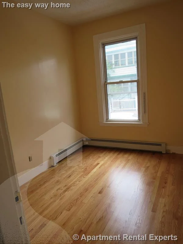 4 bed, 1 bath apartment for rent at 90 Norfolk St Unit 1, Central Square — photo 2 of 16