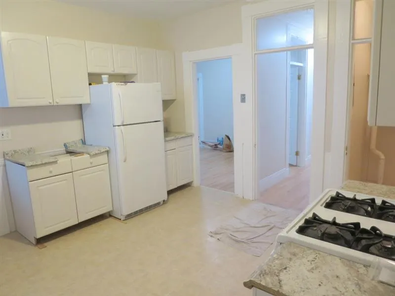 4 bed, 1 bath apartment for rent at 90 Norfolk St Unit 4, The Port — photo 4 of 14