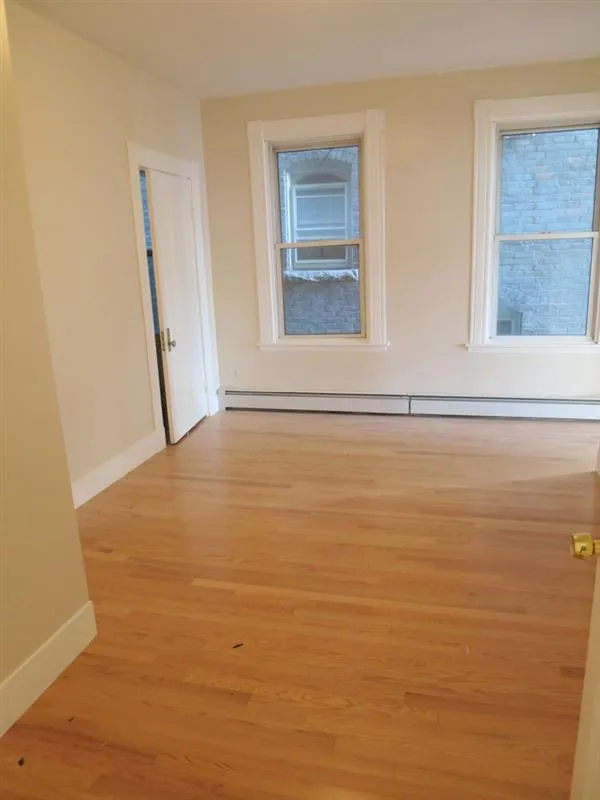 4 bed, 1 bath apartment for rent at 90 Norfolk St Unit 4, The Port — photo 8 of 14