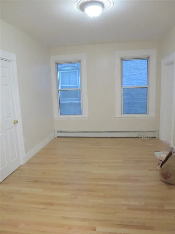 4 bed, 1 bath apartment for rent at 90 Norfolk St Unit 4, The Port — photo 9 of 14