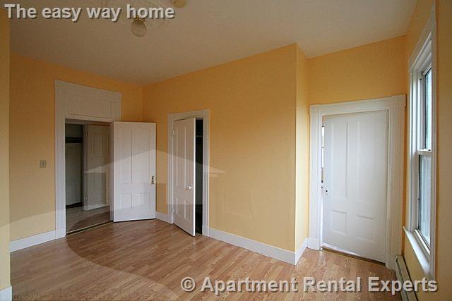 4 bed, 1 bath apartment for rent at 90 Norfolk St Unit 7, Central Square — photo 8 of 10