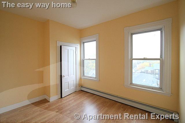 4 bed, 1 bath apartment for rent at 90 Norfolk St Unit 7, Central Square — photo 6 of 10