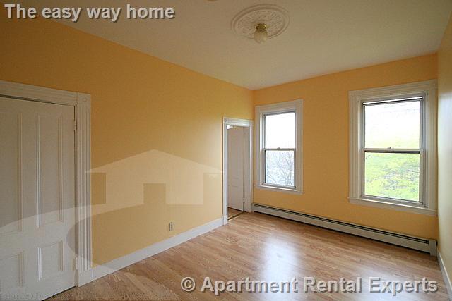 4 bed, 1 bath apartment for rent at 90 Norfolk St Unit 7, Central Square — photo 9 of 10