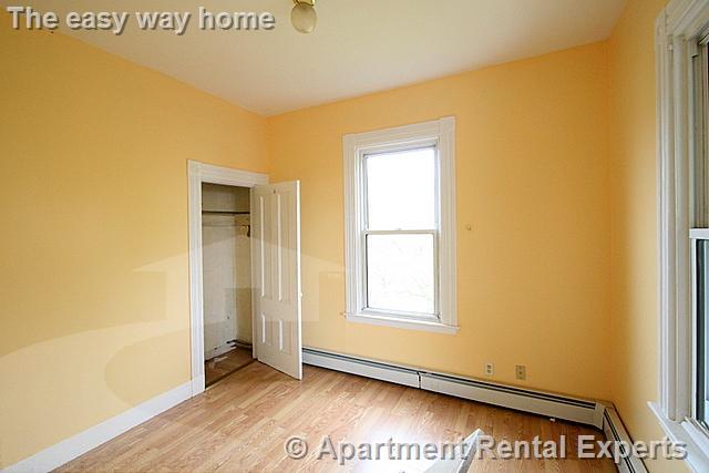 4 bed, 1 bath apartment for rent at 90 Norfolk St Unit 7, Central Square — photo 5 of 10