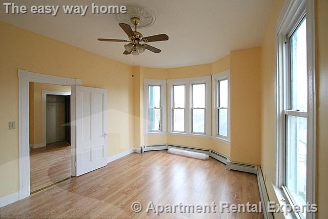 4 bed, 1 bath apartment for rent at 90 Norfolk St Unit 7, Central Square — photo 1 of 10
