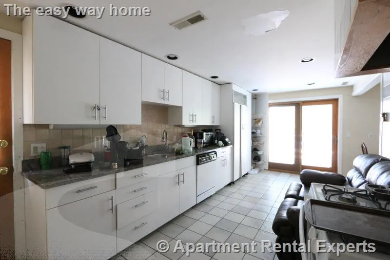 3 bed, 1 bath apartment for rent at 90 North St, Teele Square — photo 1 of 20