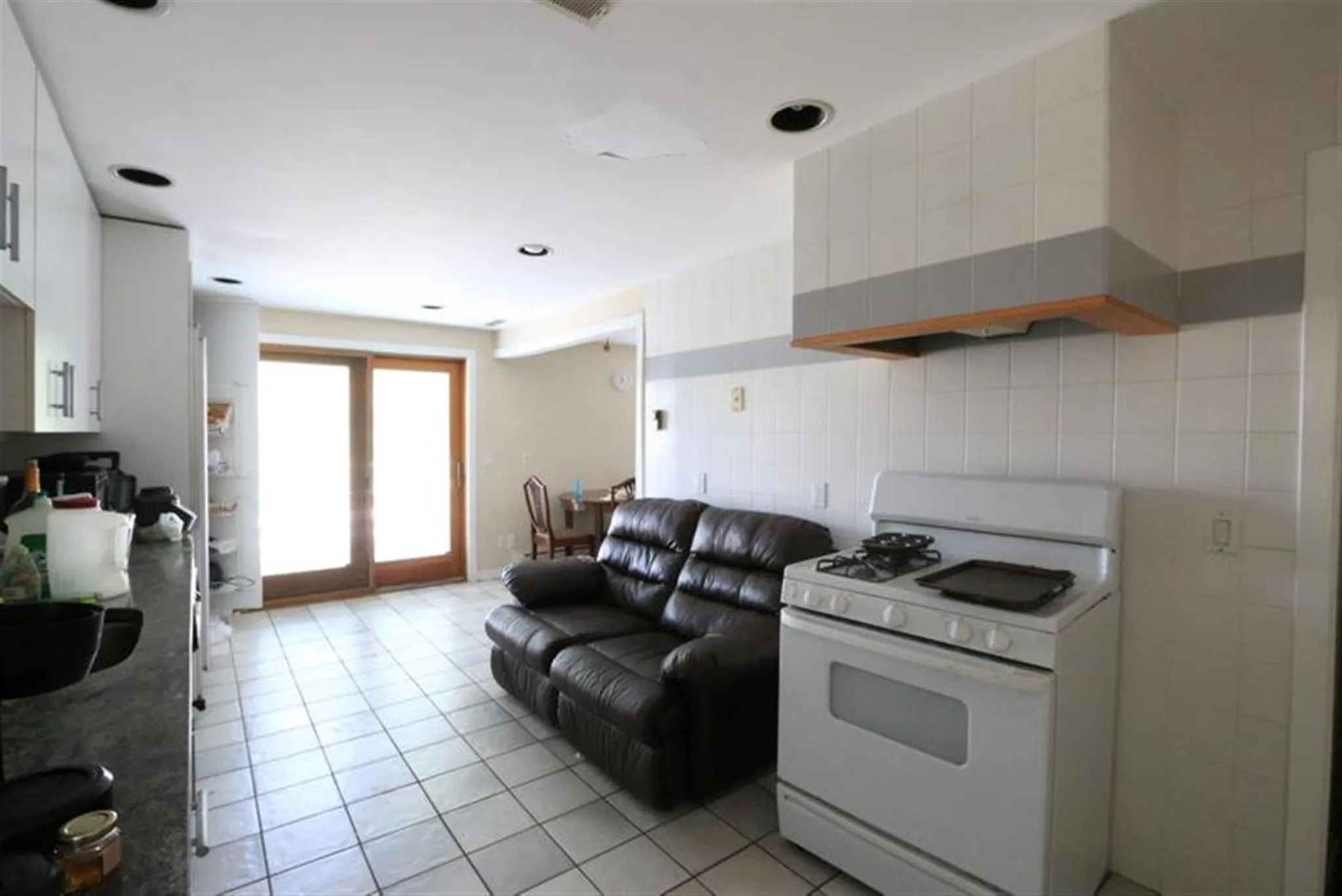 3 bed, 1 bath apartment for rent at 90 North St Unit 90, Teele Square — photo 3 of 20