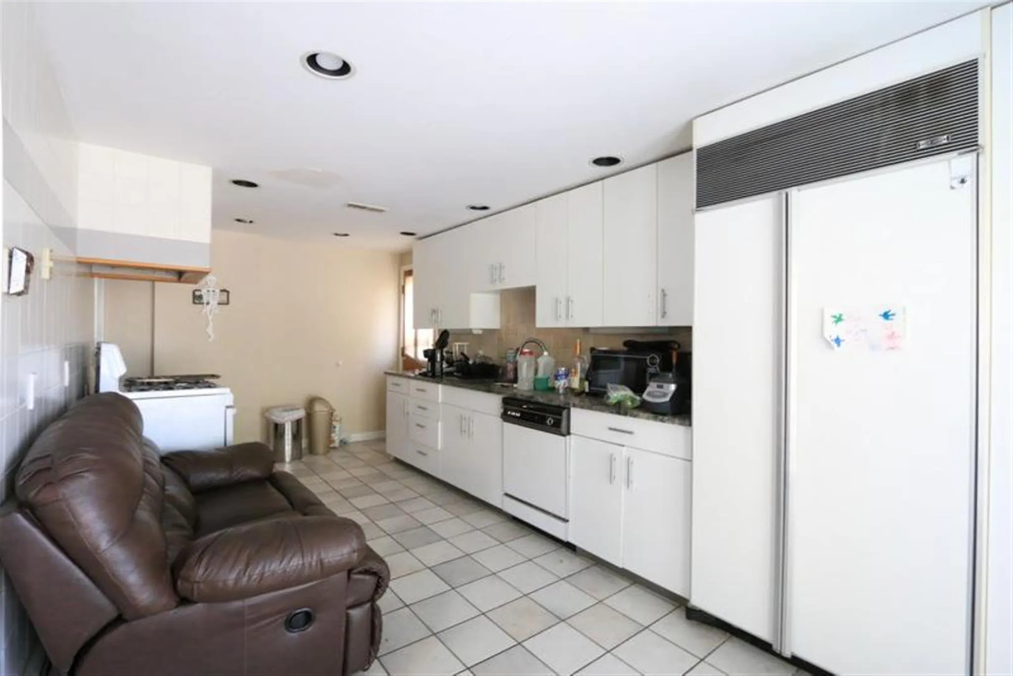 3 bed, 1 bath apartment for rent at 90 North St Unit 90, Teele Square — photo 1 of 20