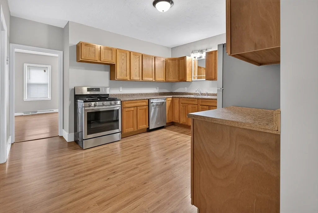 2 bed, 1 bath apartment for rent at 90 Oak St Unit 1, Middleboro — photo 3 of 16