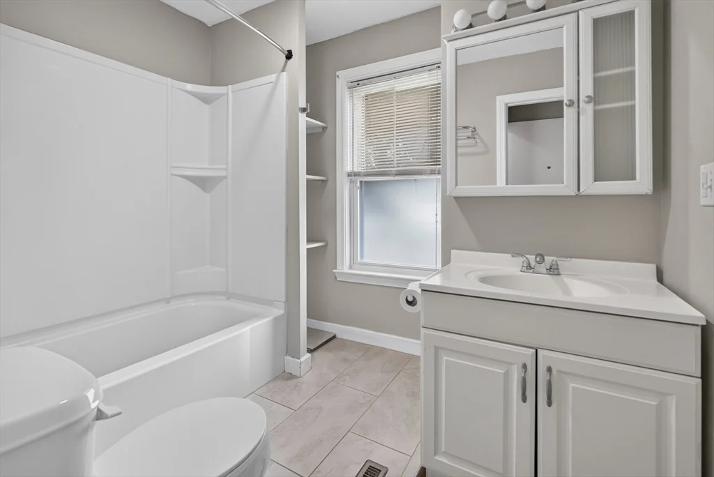 2 bed, 1 bath apartment for rent at 90 Oak St Unit 1, Middleboro — photo 14 of 16