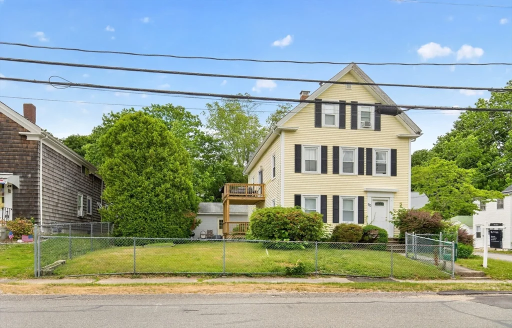 2 bed, 1 bath apartment for rent at 90 Oak St Unit 1, Middleboro