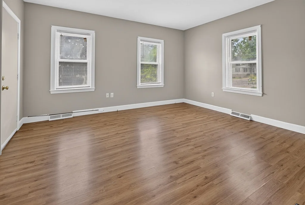 2 bed, 1 bath apartment for rent at 90 Oak St Unit 1, Middleboro — photo 6 of 16