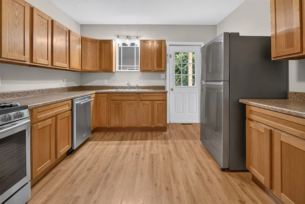 2 bed, 1 bath apartment for rent at 90 Oak St Unit 1, Middleboro — photo 4 of 16