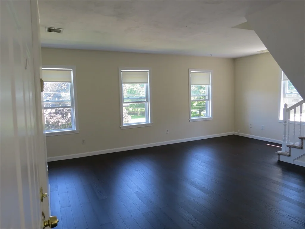 3 bed, 2 bath apartment for rent at 90 Oak St Unit 2, Middleboro — photo 4 of 20