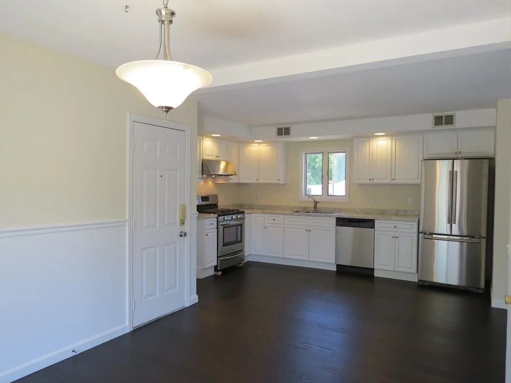 3 bed, 2 bath apartment for rent at 90 Oak St Unit 2, Middleboro — photo 6 of 20