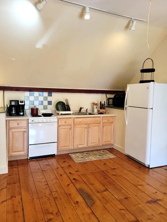 Studio bed, 1 bath apartment for rent at 90 Orchard St Unit 2, Leominster — photo 9 of 13