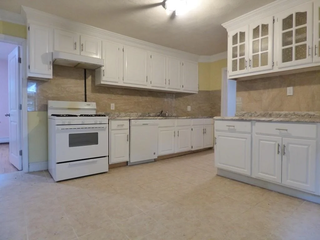 4 bed, 1 bath apartment for rent at 90 Pacific St Unit 2, Fitchburg — photo 3 of 10