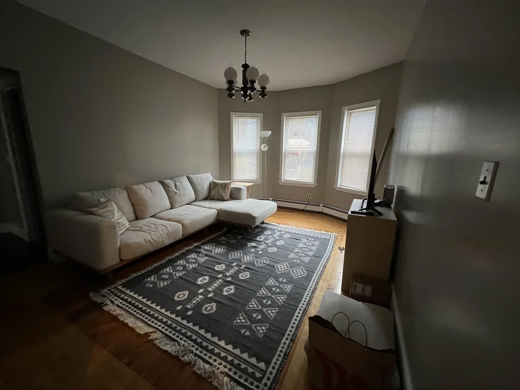 2 bed, 1 bath apartment for rent at 90 Park Ave Unit 1, Strawberry Hill — photo 3 of 7