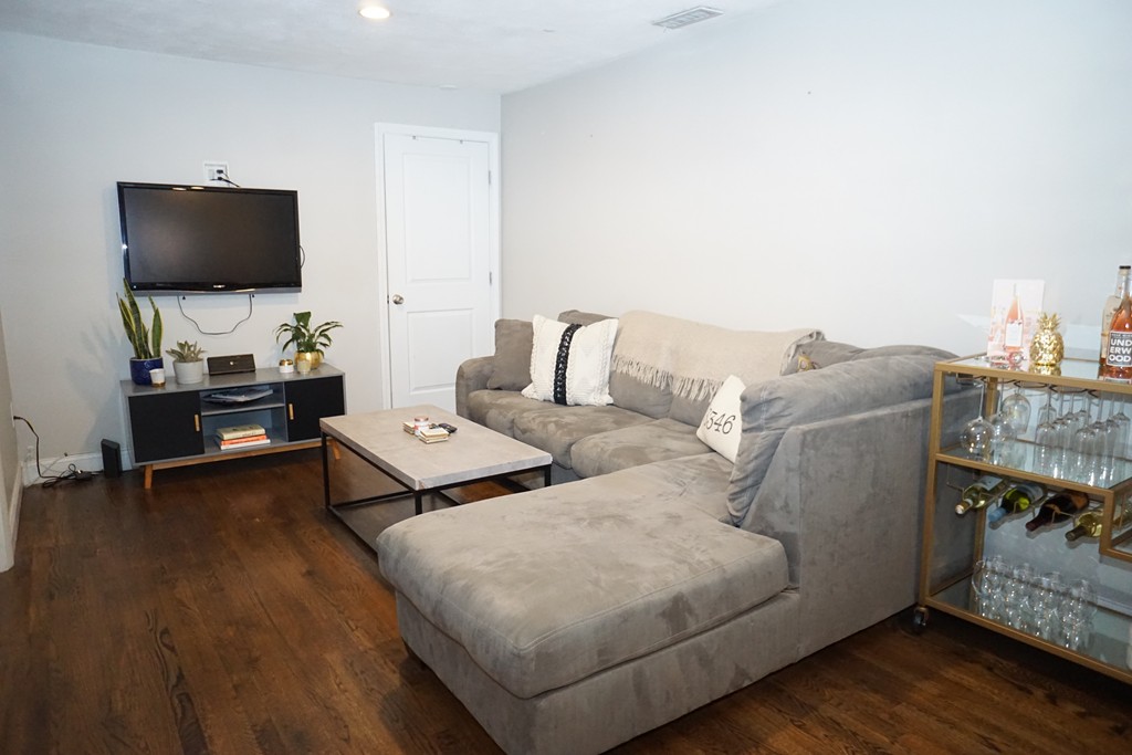 2 bed, 1 bath apartment for rent at 90 Prince Unit 2, North End