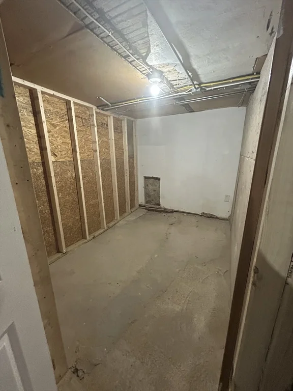 2 bed, 1 bath apartment for rent at 90 Quequechan St Unit 2, Fall River — photo 16 of 16