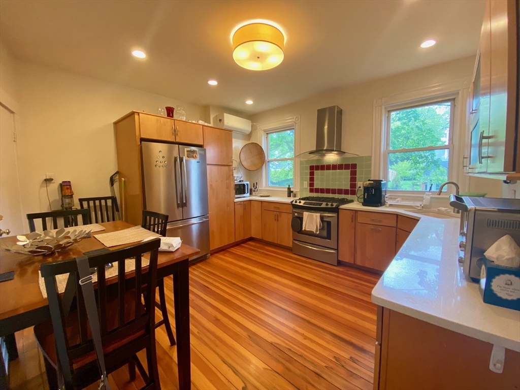 2 bed, 1 bath apartment for rent at 90 Robbins Rd Unit 2, Arlington Heights — photo 17 of 30