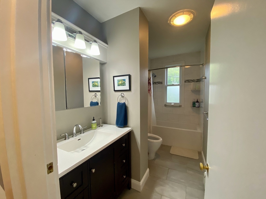 2 bed, 1 bath apartment for rent at 90 Robbins Rd Unit 2, Arlington Heights — photo 15 of 30
