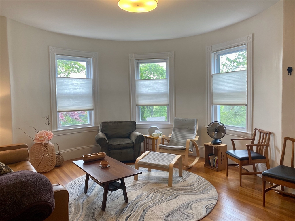2 bed, 1 bath apartment for rent at 90 Robbins Rd Unit 2, Arlington Heights — photo 2 of 30