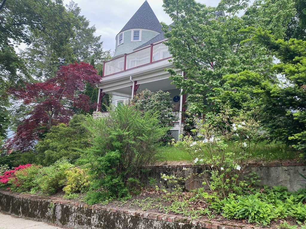 2 bed, 1 bath apartment for rent at 90 Robbins Rd Unit 2, Arlington Heights — photo 1 of 30