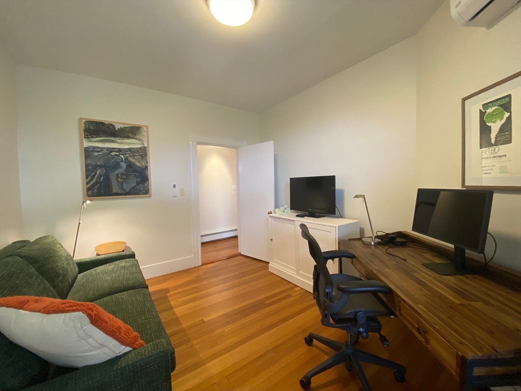 2 bed, 1 bath apartment for rent at 90 Robbins Rd Unit 2, Arlington Heights — photo 13 of 30