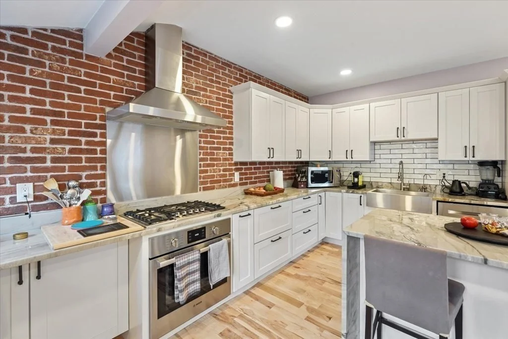 3 bed, 3 bath apartment for rent at 90 Stoneleigh Rd, Watertown — photo 4 of 23