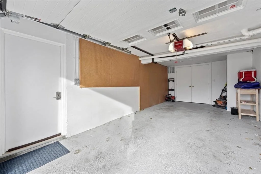 3 bed, 3 bath apartment for rent at 90 Stoneleigh Rd, Watertown — photo 21 of 23