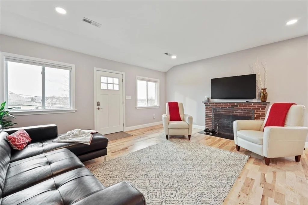 3 bed, 3 bath apartment for rent at 90 Stoneleigh Rd, Watertown — photo 10 of 23