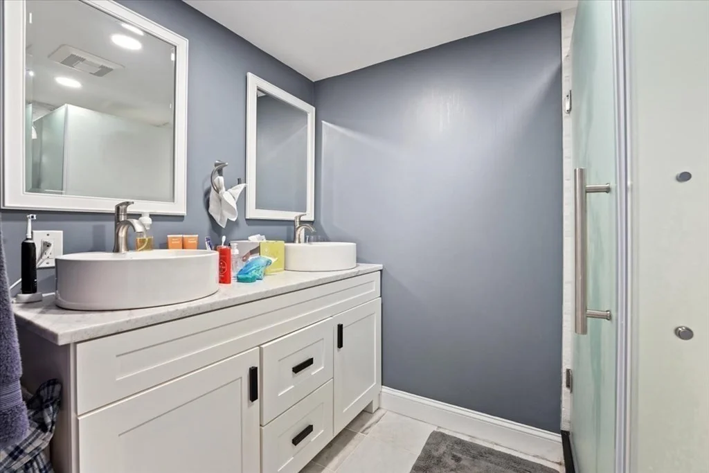 3 bed, 3 bath apartment for rent at 90 Stoneleigh Rd, Watertown — photo 18 of 23