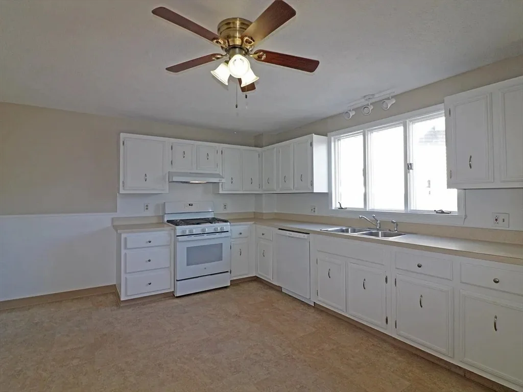 3 bed, 1 bath apartment for rent at 90 Summer St Unit 1, Everett — photo 1 of 8