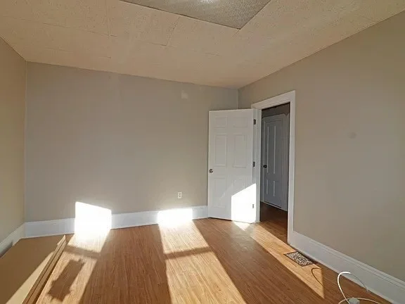 3 bed, 1 bath apartment for rent at 90 Summer St Unit 1, Everett — photo 5 of 8