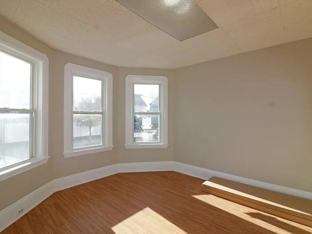 3 bed, 1 bath apartment for rent at 90 Summer St Unit 1, Everett — photo 3 of 8