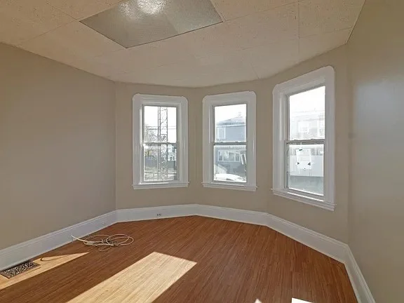 3 bed, 1 bath apartment for rent at 90 Summer St Unit 1, Everett — photo 2 of 8