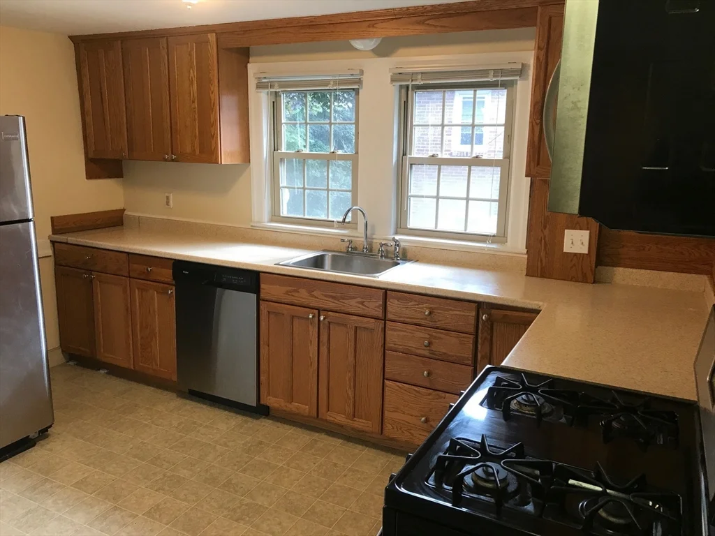 3 bed, 2 bath apartment for rent at 90 Undine Rd Unit 2, Brighton — photo 2 of 9