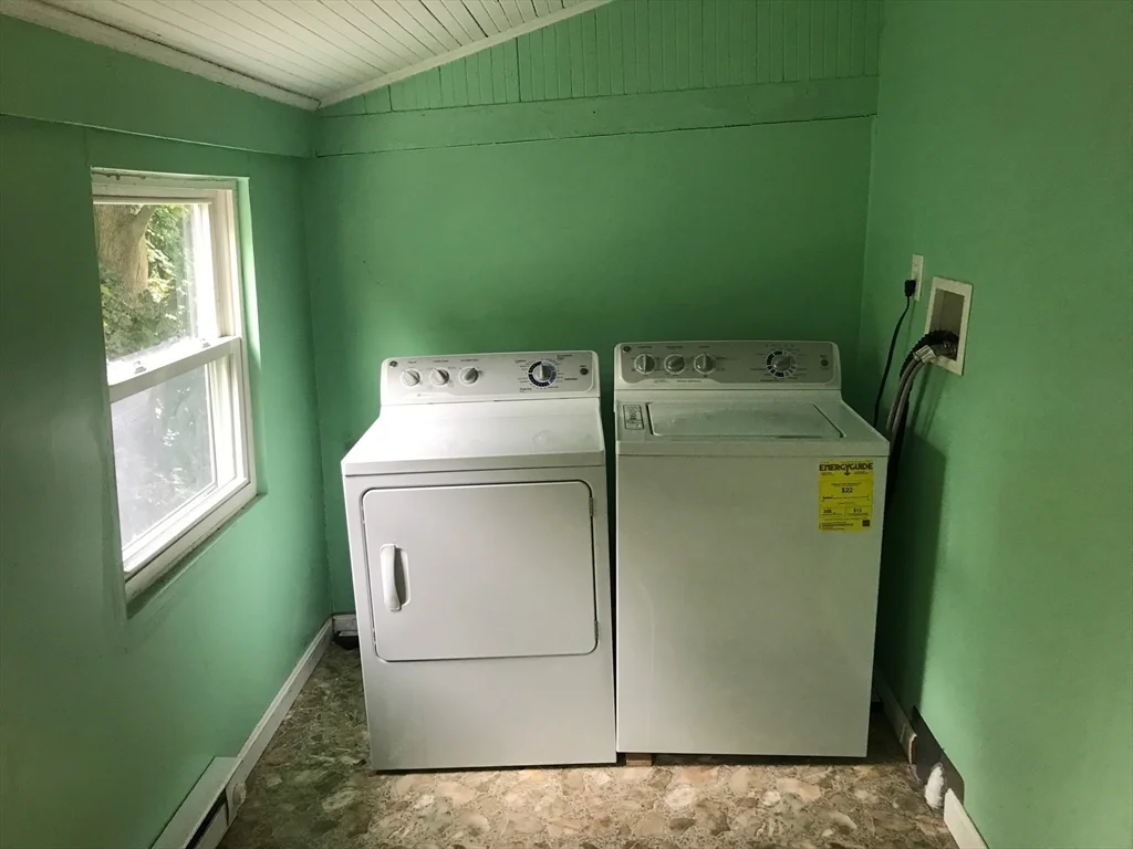 3 bed, 2 bath apartment for rent at 90 Undine Rd Unit 2, Brighton — photo 6 of 9
